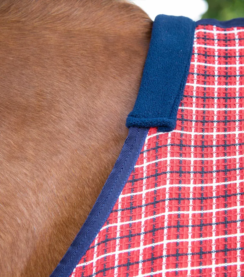 Premier Equine 3D Waffle Cooler Rug Red 4 Premier Equine 3D Waffle Cooler Rug Red - Image 2