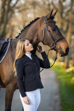 LeMieux Dynamique Show Jacket Black 15 LeMieux Dynamique Show Jacket Black -Equestrian Supplies Shop IT02498 lifestyle showjacket black 1