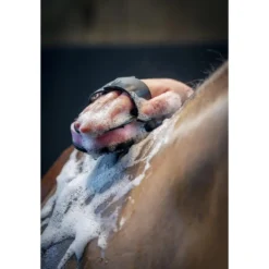 LeMieux Hippo Scrubber Black 7 LeMieux Hippo Scrubber Black -Equestrian Supplies Shop LeMieux Hippo Scrubber 2